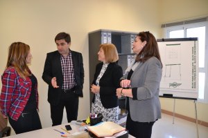 El concejal, José Juan Rodríguez, visitando la oficina de Orienta.
