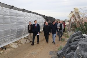 Visita de los representantes del Partido Popular a una de la zonas afectadas.