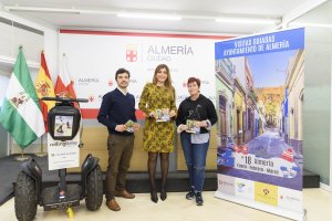 Carolina Lafita, entre Antonio Pardina y Julia Moreno, en la presentación de las visitas guiadas.