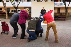 Miembros de Indalo Foto durante una de las improvisadas sesiones en la calle.