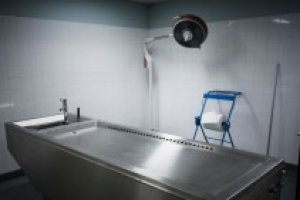 La hermana del preso al que habían dado por muerto pide el indulto para él.