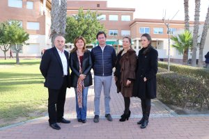 Antonio González del Sindicato Médico junto a Rosalía Espinosa, Francisco Góngora, Carmen Crespo y Aránzazu Martín.