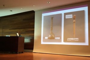 La doctora López Medina en su conferencia sobre las mujeres de Baria.