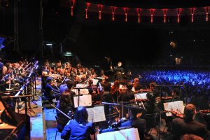 Actuación de la Film Symphony Orchestra.
