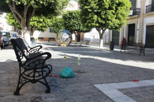 La abandonada Plaza de Careaga, lugar de botellones los fines de semana y váter de todos los perros de la manzana.