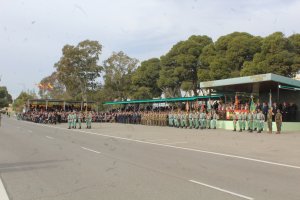 El Patio de Armas de la Brigada de La Legión acogió, entre otros, la Jura de Bandera de más de 600 civiles ante las Banderas de combate de los Tercio