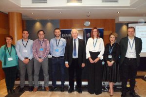 Jonathan Baum junto a los directores de las academias organizadoras.