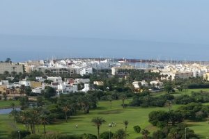 Localidad costera de Almerimar vista desde los alcores.
