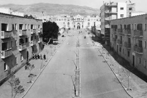 En los años sesenta la Avenida de Vilches ya había empezado su transformación con nuevos bloques de edificios.