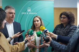 En la foto, la directora general del IAM.