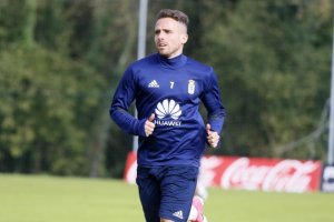 Aarón en la Ciudad Deportiva del Real Oviedo.