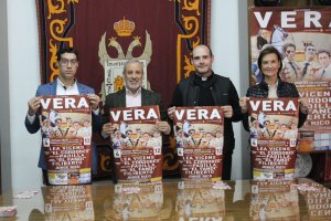 Alcalde, empresario y dirigentes de Manos Unidas presentan el festival.