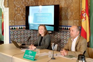 Francisca Fernández,  durante la rueda de prensa sobre infraestructuras.