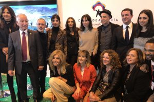 El stand de Costa de Almería   se convirtió ayer en Madrid en un auténtico plató de cine.