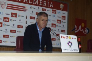 Lucas Alcaraz, en sala de prensa.