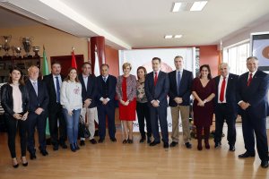 Foto de familia en el palco del Mediterráneo.