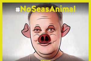 Uno ed los carteles de la campaña de la Junta.