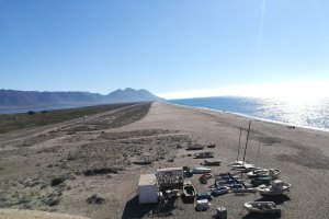 Playa de Las Salinas y litoral de Cabo de Gata visto desde el Torreón de San Miguel.