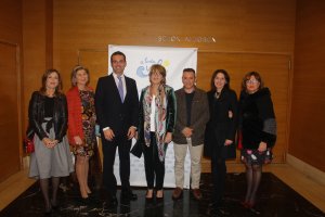 Ana Martínez y Elita Abad, concejalas; Ramón Fernández-Pacheco, alcalde, Isabel Guirao, directora; Indalecio Gutiérrez, concejal; Magdalena Cantero, 
