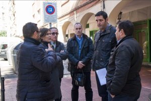 Visita de Ana Martínez Labella y Juan José Alonso a la calle José Artés de Arcos.