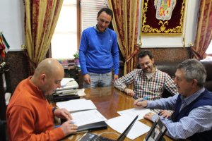 Firma en el ayuntamiento de Huércal-Overa.