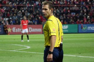 El árbitro del domingo.