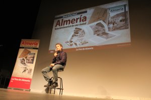 Eduardo D. Vicente, durante la presentación de uno de sus libros.