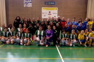 Todos los equipos en la pista.