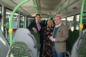 El delegado de Fomento, ayer, en la presentación de los nuevos autobuses.