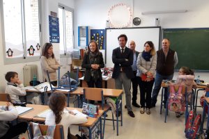 Francisca Fernández durante la visita al CEIP Miguel Servet.
