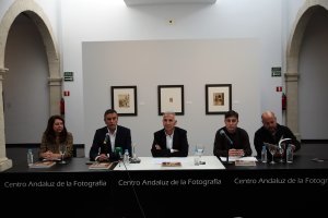 Presentación de las nuevas exposiciones del CAF, ayer, con el consejero de Cultura.