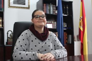 La alcaldesa de Turre, María I. López, en su despacho.