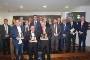 El doctor en Veterinaria D. Félix Infante Miranda, el presidente del Cuerpo Nacional de Veterinarios; y el director de Programación de Canal Extremad