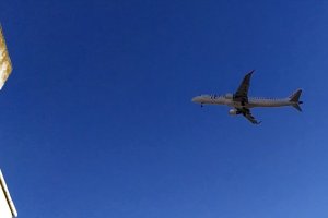 Vuelo en prácticas de la compañía Swissair sobrevolando Retamar.