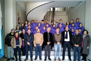 foto de familia de Los Carriles con el alcalde y el concejal.