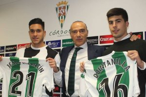 Luis Oliver presentando a Valentín y Quintanilla.