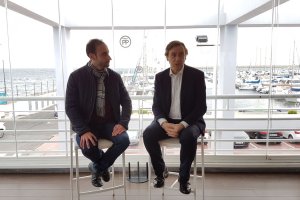 Rafael Hernando, esta tarde, junto a Daniel Royen, de NNGG.