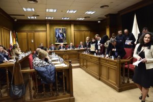 Los diputados provinciales del PSOE abandonaron el Pleno ayer tras un bronco debate sobre la gestión del agua.