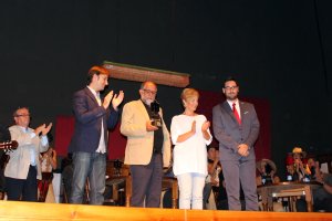 Reyes Abades, con el premio honorífico del AWFF en octubre de 2016.