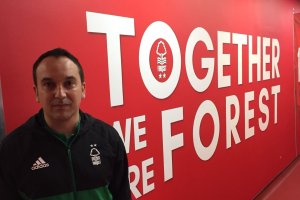 Maikel en el Estadio del Nottingham Forest.
