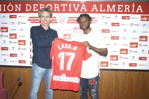 Corona con Lass en la presentación.