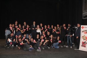 Los alumnos y profesores del 2º curso del ciclo de Realización de Proyectos de Audiovisuales y Espectáculos del IES Albaida, junto con Monín Olivares
