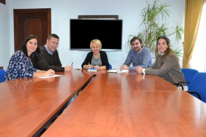 Reunión entre Eloísa Cabrera y los representantes de Consultrans.