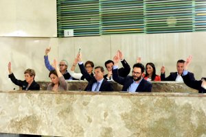 Votación del Grupo Municipal Socialista en Pleno.