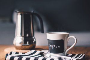 Al parecer la anciana puso por un despiste o distracción detergente en vez de café a su marido.