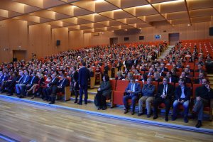 El acto de homenaje se celebró ayer en el Paraninfo de la Universidad.