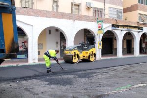Asfaltado  en la calle Sagunto.