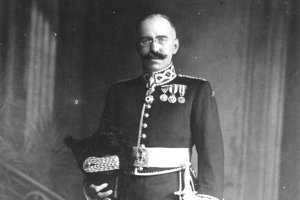 Carlos Pérez Burillo, con el uniforme de Jefe de Superior de la Administración Civil, que fue costeado a través de una suscripción popular que él fue