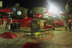 Aspecto de la plaza tras la instalación, anoche. (Foto: Pedro J. Lozano)