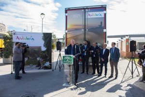 Presentación de los camiones-anuncio con la imagen de Almería